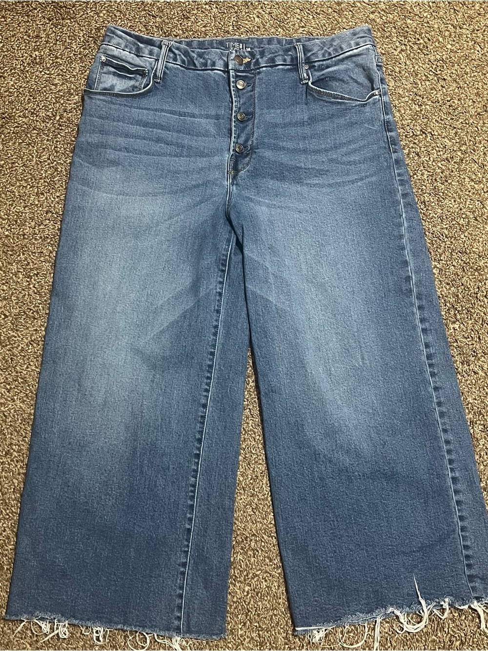 Time and Tru Wide-Leg Cropped Jeans in Medium Blue